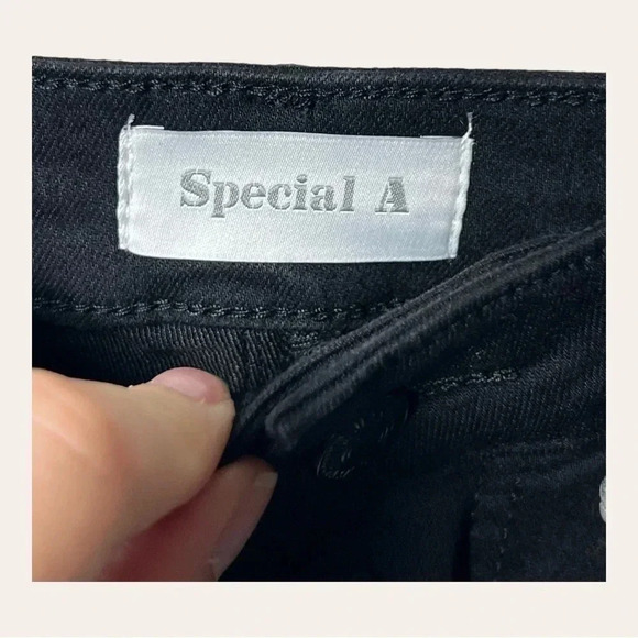 0546. SPECIAL A DISTRESSED DENIM JEANS SIZE 1 BLACK IN COLOR - Picture 9 of 13